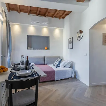 Bijoux Near Boboli Gardens * فلورنس